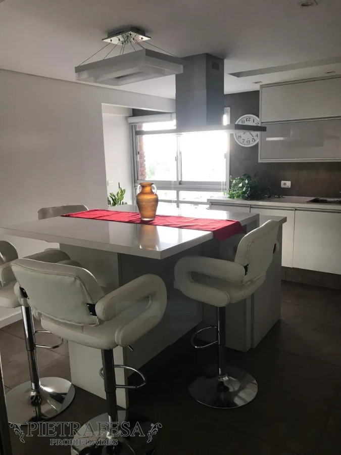 Apartamento ID.4915 - Penthouse en venta 3 dormitorios, 6 baños, terraza y garaje- Rbla. Armenia- Puerto Buceo