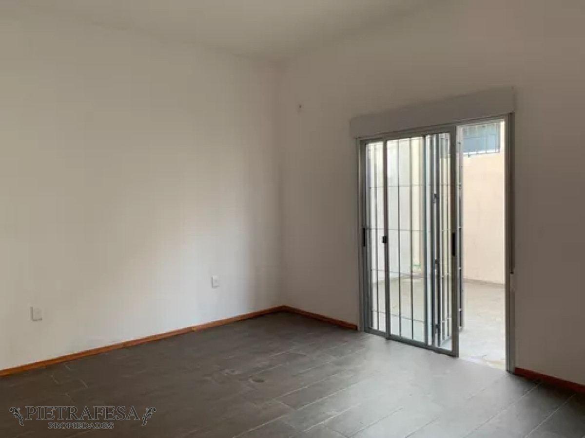 Apartamento ID.11504 - Apartamento en alquiler, 1dorm, 1baño, patio, cochera. Colon.
