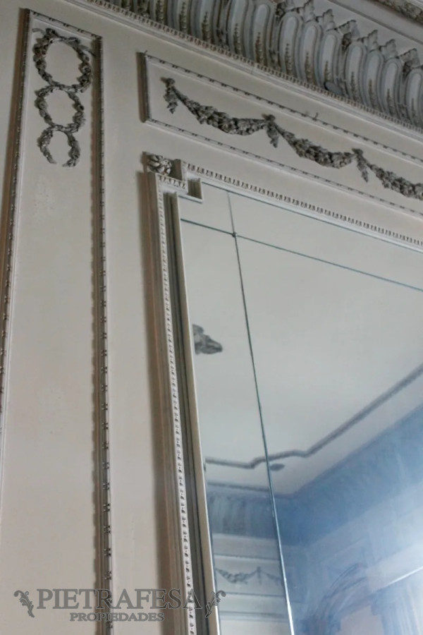 Apartamento ID.4648 - Apartamento en venta, De Época, 4 dormitorios, 3 baños, altillo, Av. Uruguay, Centro.
