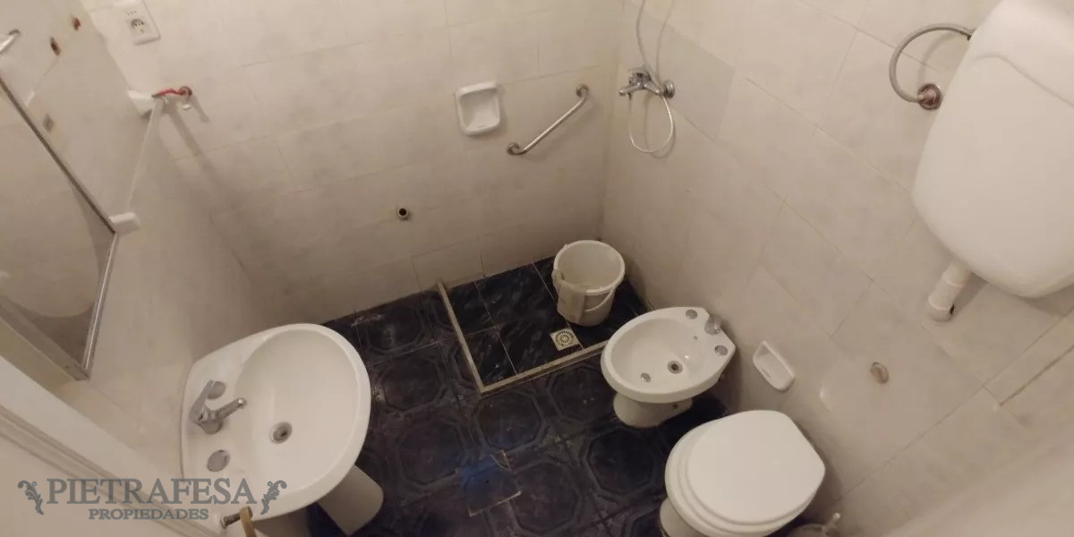 Apartamento ID.8410 - Apartamento en venta 2 dormitorios, 1 baño y patio- Piedras-Ciudad Vieja