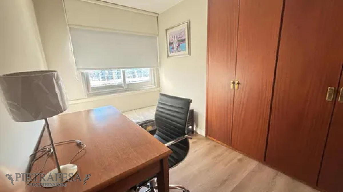 Apartamento ID.13820 - Hermoso apartamento amueblado en alquiler, 3 dormitorios, 2 baños, terraza, garaje. Pocitos.