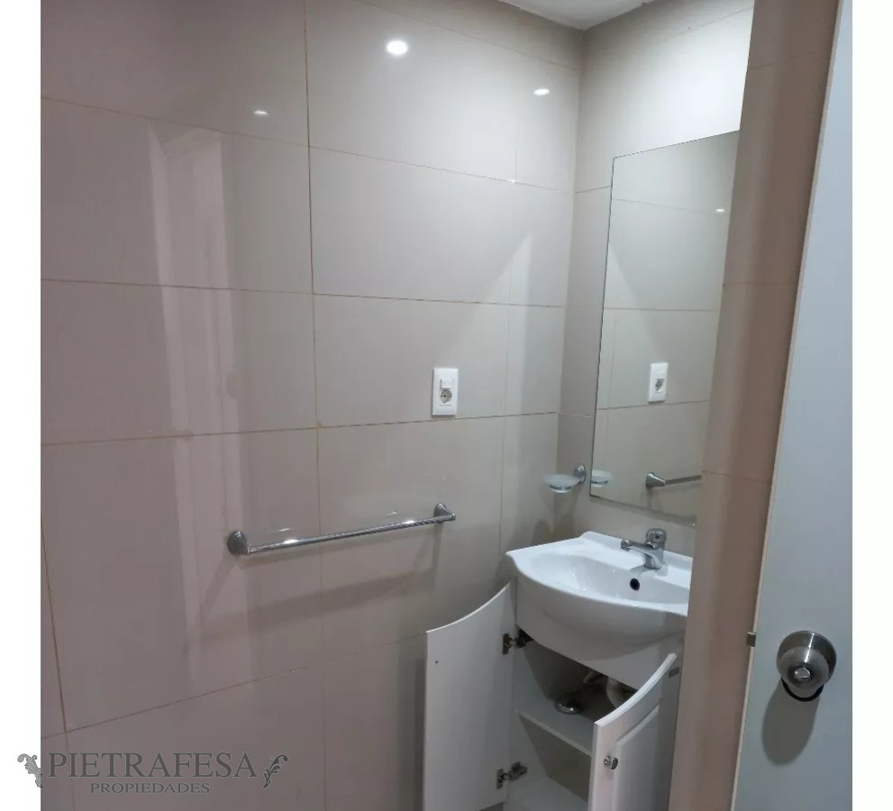 Apartamento ID.12142 - Apto en venta con renta, 1 dormitorio, 1 baño, balcón-Tres Cruces