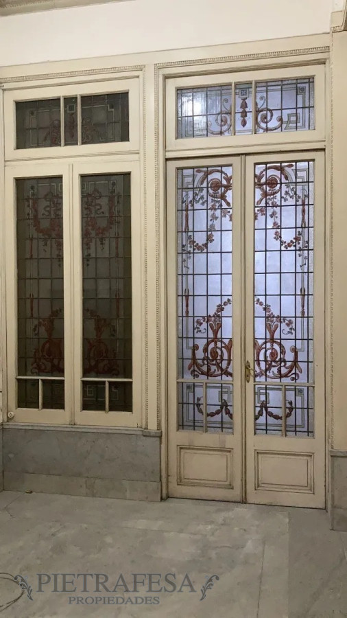 Apartamento ID.4648 - Apartamento en venta, De Época, 4 dormitorios, 3 baños, altillo, Av. Uruguay, Centro.
