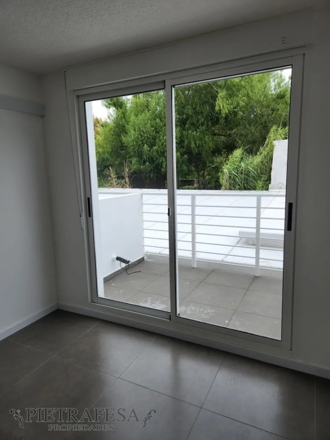 Apartamento ID.5441 - Monoambiente en venta con RENTA , terraza y patio- Av Rivera- Malvin