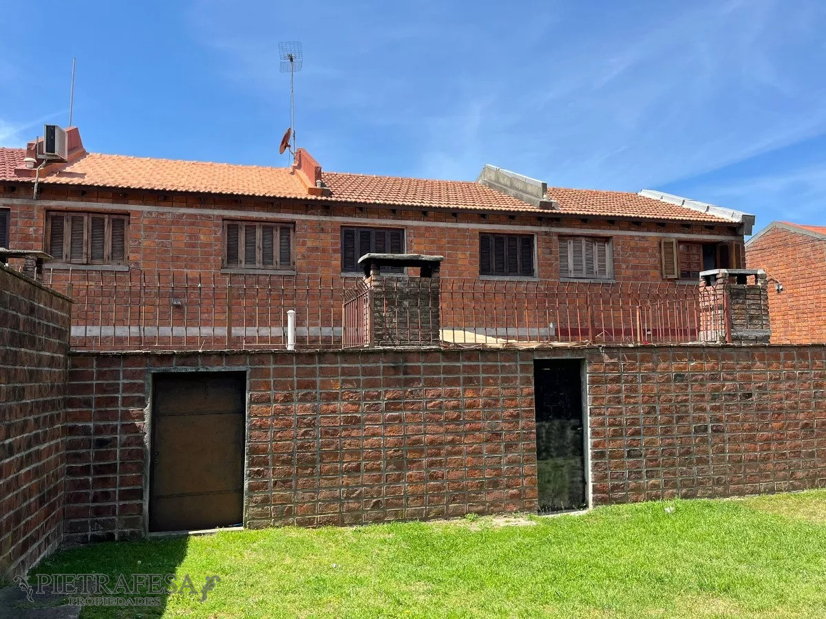 Apartamento ID.8181 - Duplex en venta 3 dormitorios, 1 baño y patio con parrillero- Ricardo Palma - Flor de Maroñas