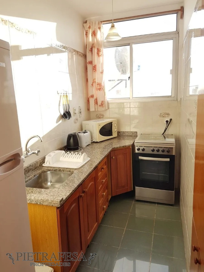 Apartamento ID.5178 - Apartamento en alquiler, 1 dormitorio, 1 baño, balcón, Amoblado., Julio Herrera y Obes, Centro.