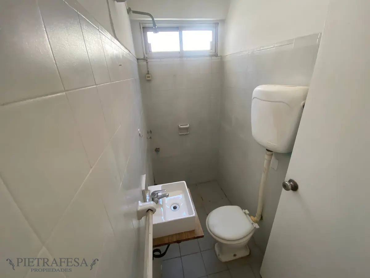 Apartamento ID.7373 - Apartamento en venta con renta  4 dormitorios, 2 baños y patio- Magallanes-Cordón