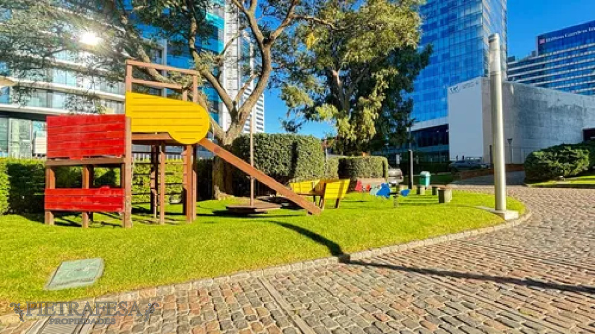 Apartamento ID.13820 - Hermoso apartamento amueblado en alquiler, 3 dormitorios, 2 baños, terraza, garaje. Pocitos.