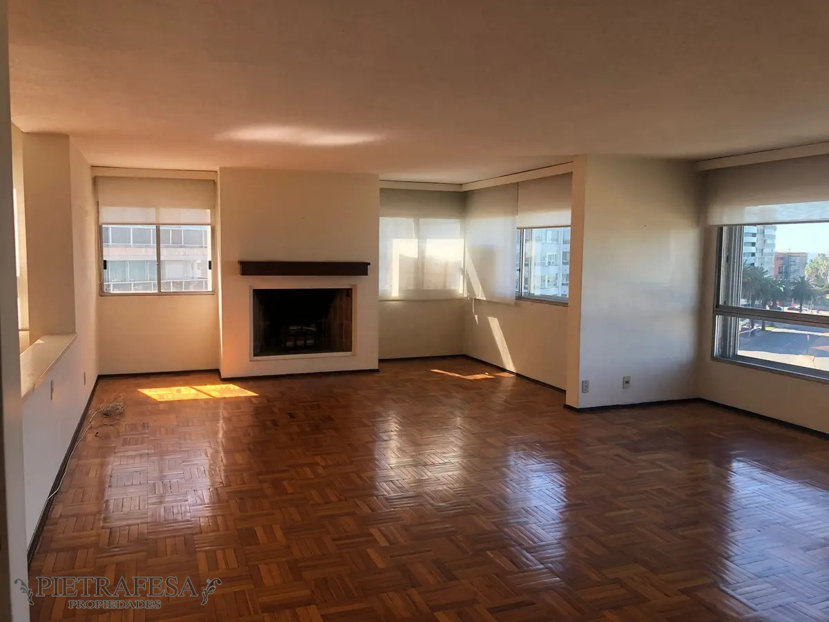 Apartamento ID.4591 - Apartamento en alquiler, 5 dormitorios, 3 baños, vista al mar, Rambla Armenia, Buceo.