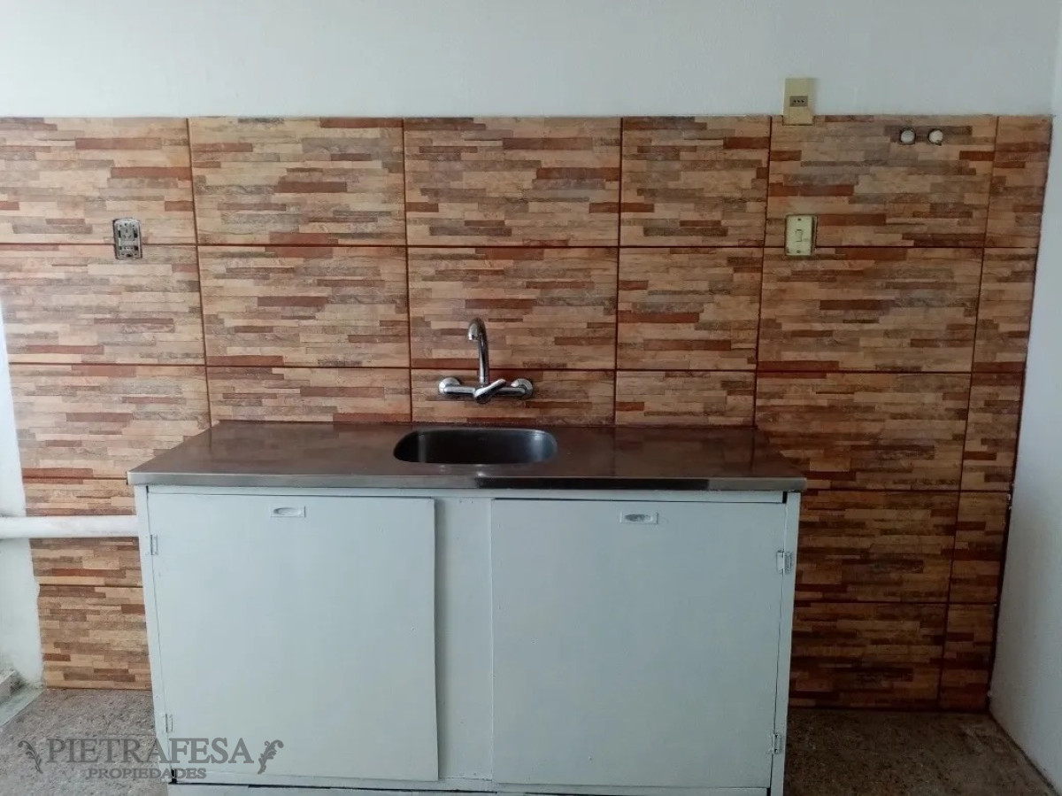 Apartamento ID.1966 - Apartamento en venta con renta Euskal Erria 70, 2 dormitorios 1 baño-Malvin Norte