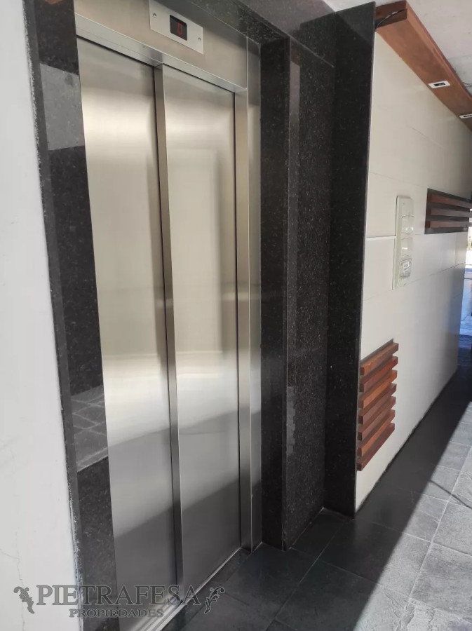 Apartamento ID.8156 - Apartamento en venta con renta, 1 dormitorio, 1 baño y terraza-Av. Gral. Rivera -Malvin, 