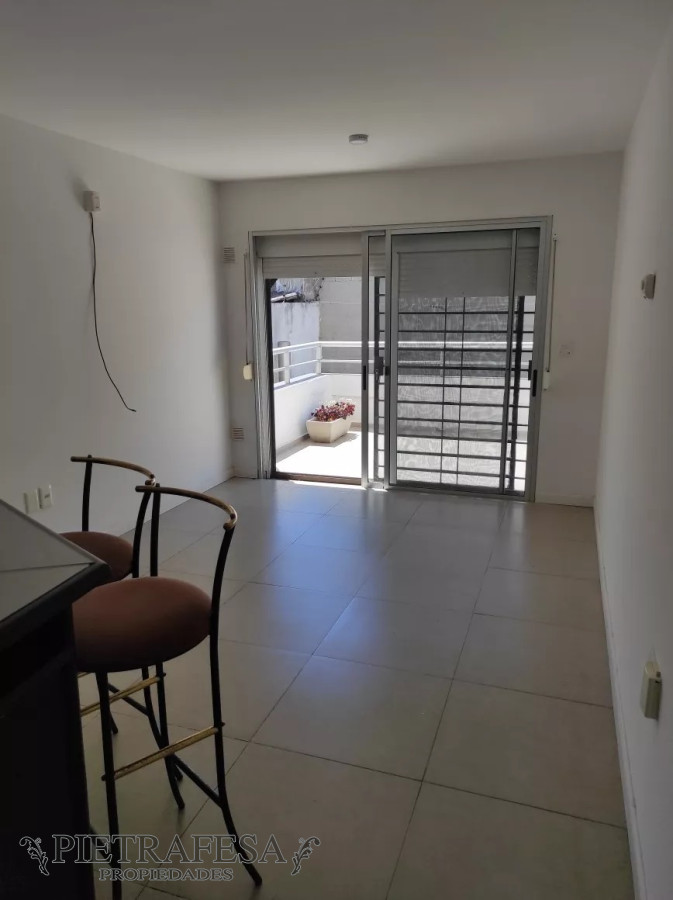 Apartamento ID.8156 - Apartamento en venta con renta, 1 dormitorio, 1 baño y terraza-Av. Gral. Rivera -Malvin, 