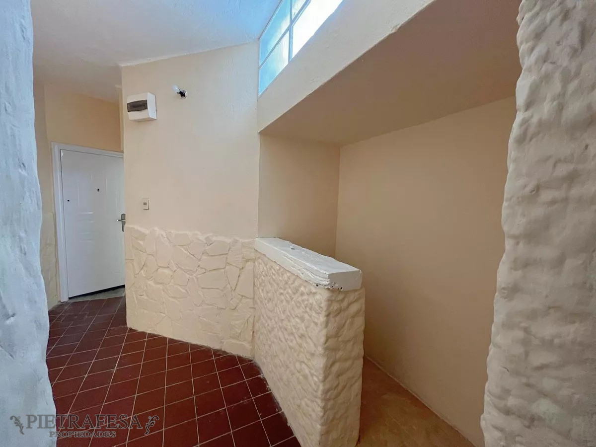 Apartamento ID.12882 - Apto en venta con renta,2 dorm, 1 baño-La Comercial
