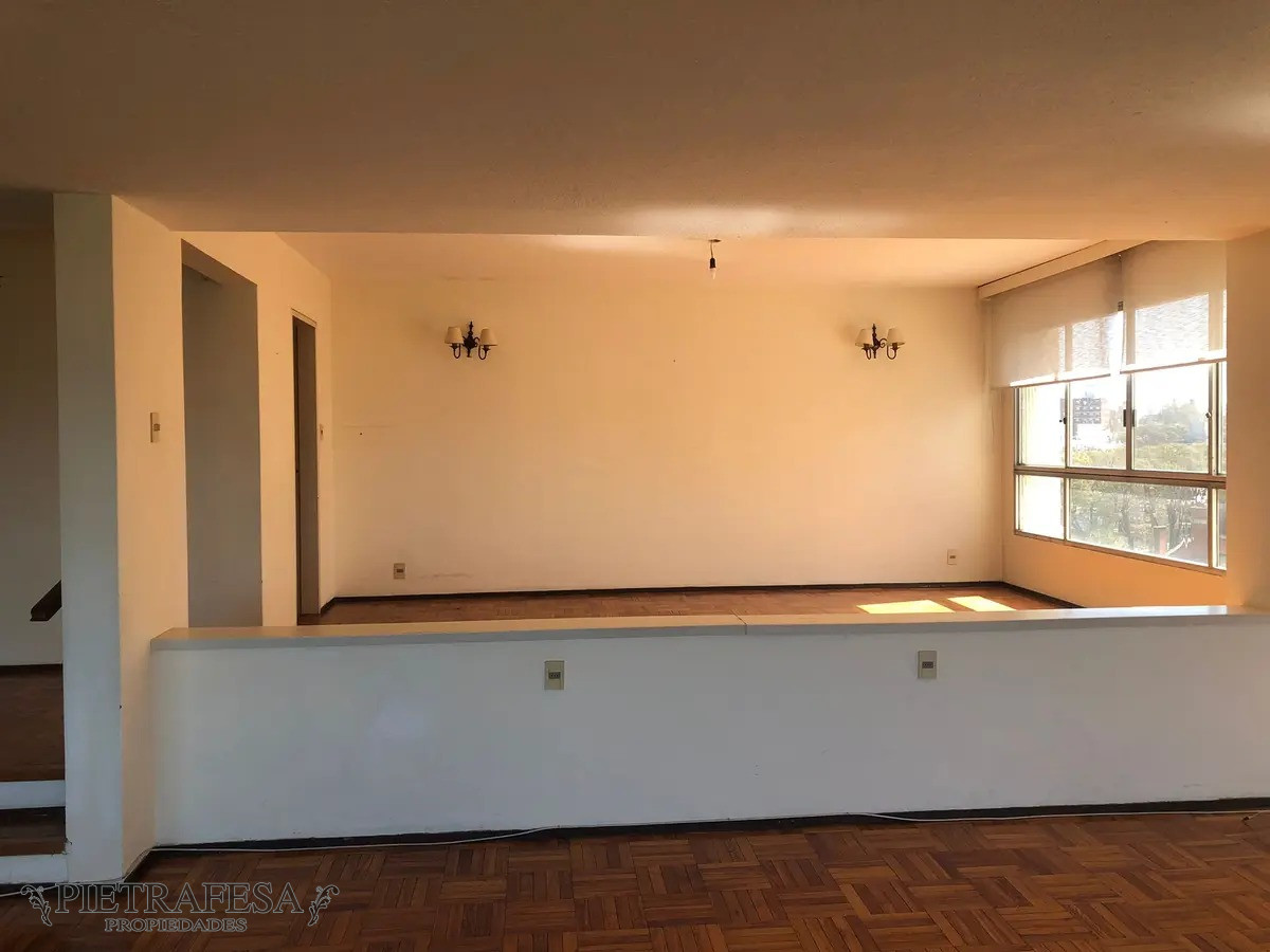 Apartamento ID.4591 - Apartamento en alquiler, 5 dormitorios, 3 baños, vista al mar, Rambla Armenia, Buceo.