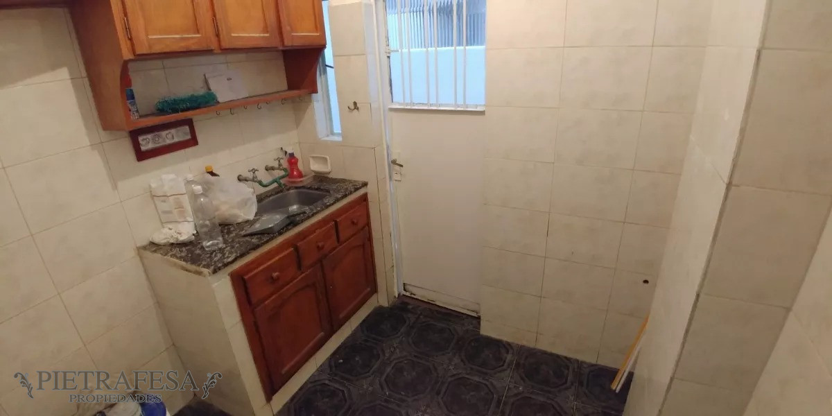 Apartamento ID.8410 - Apartamento en venta 2 dormitorios, 1 baño y patio- Piedras-Ciudad Vieja