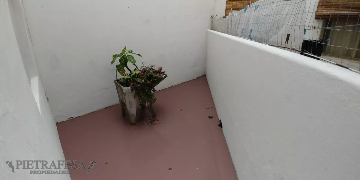 Apartamento ID.8410 - Apartamento en venta 2 dormitorios, 1 baño y patio- Piedras-Ciudad Vieja