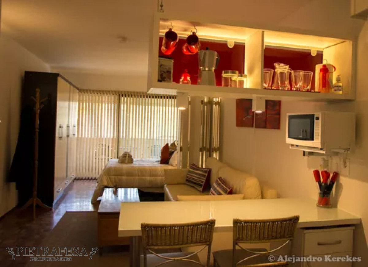 Apartamento ID.13080 - Apartamento en alquiler, monoambiente, 1baño, terraza, amueblado. Pocitos.