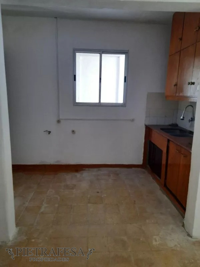 Apartamento ID.8643 - Apto tipo casa en venta 2 dormitorios, 1 baño, garaje y patio-La Teja