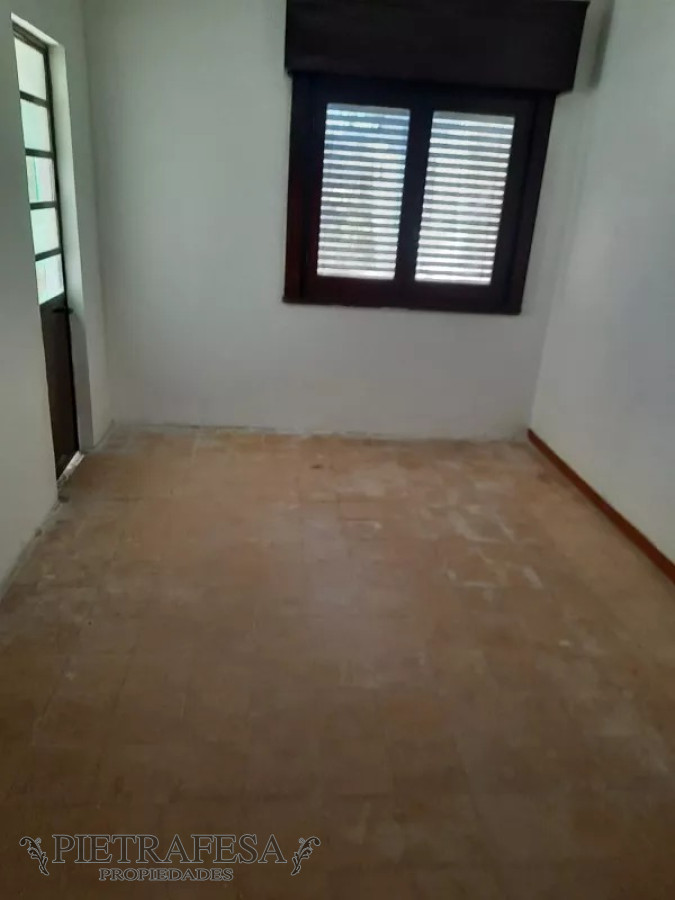 Apartamento ID.8643 - Apto tipo casa en venta 2 dormitorios, 1 baño, garaje y patio-La Teja