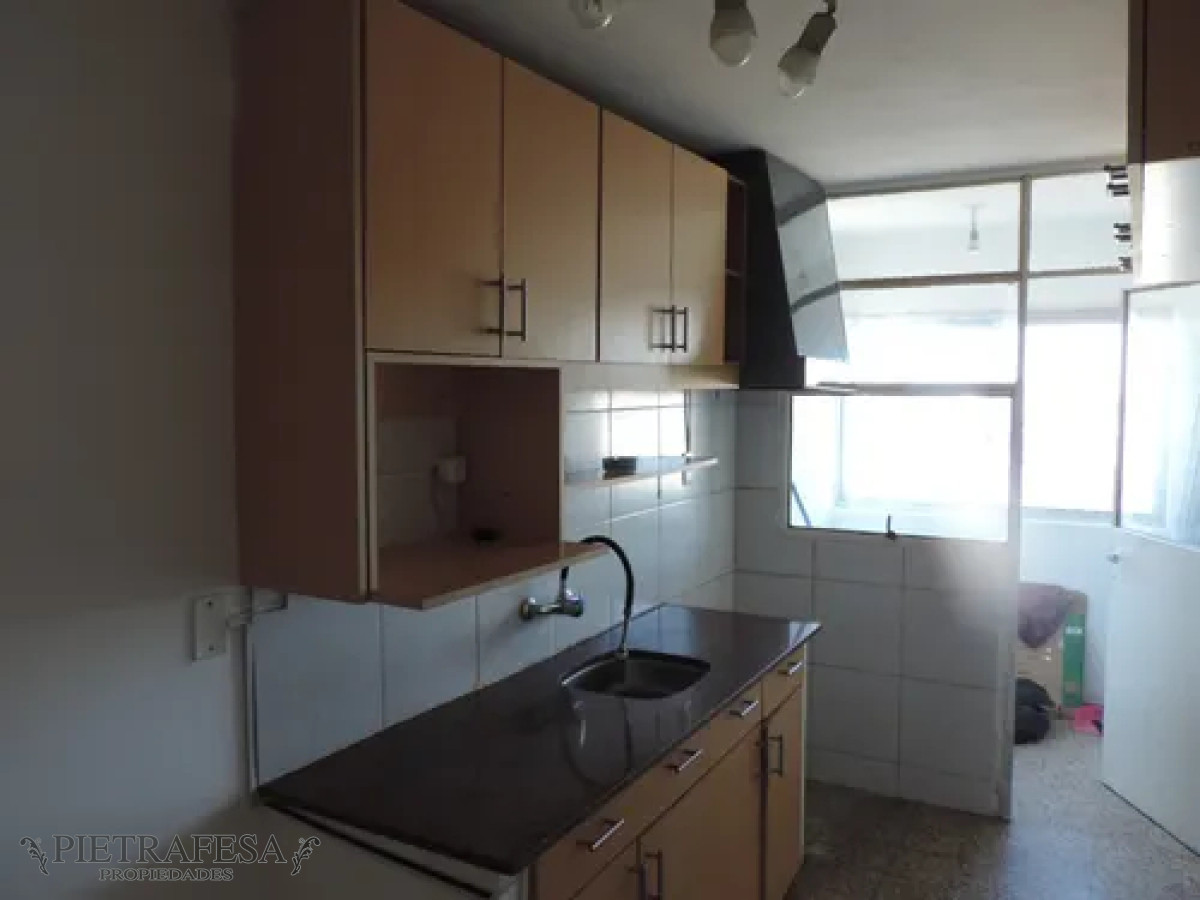Apartamento ID.13724 - Apartamento en alquiler, 3dormitorios, 1baño, terraza lavadero. Punta Carretas.