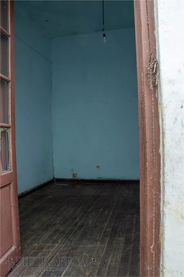Apartamento ID.8011 - Apartamento a reciclar en venta, 3 dormitorios, 1 baño y azotea-Vilardebó-Reducto