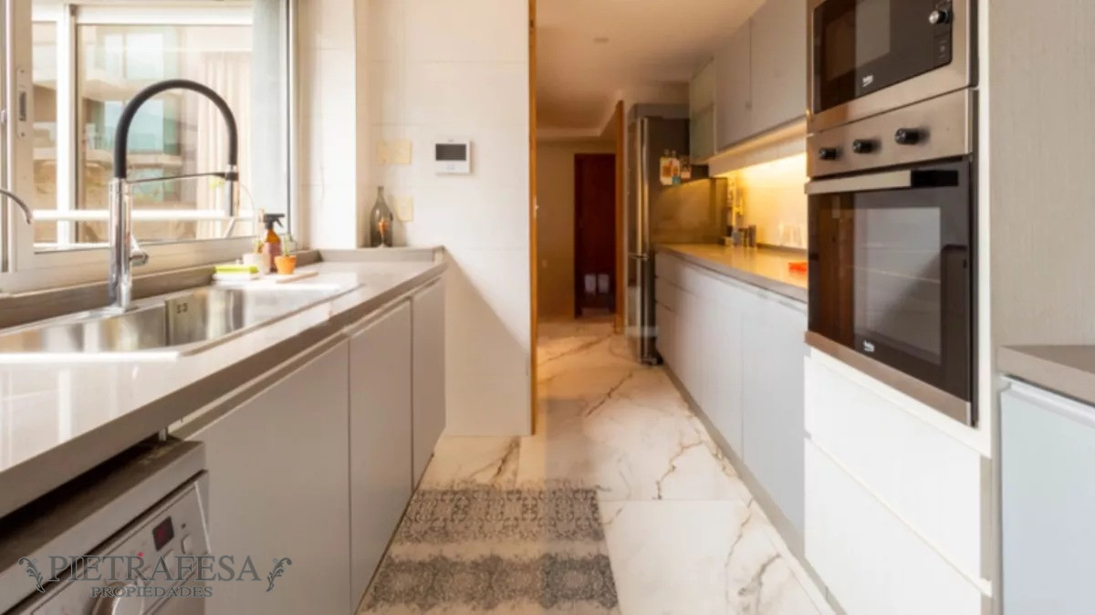 Apartamento ID.12542 - Apto en venta con renta, 3 dormitorios, terraza, garaje-Pocitos 