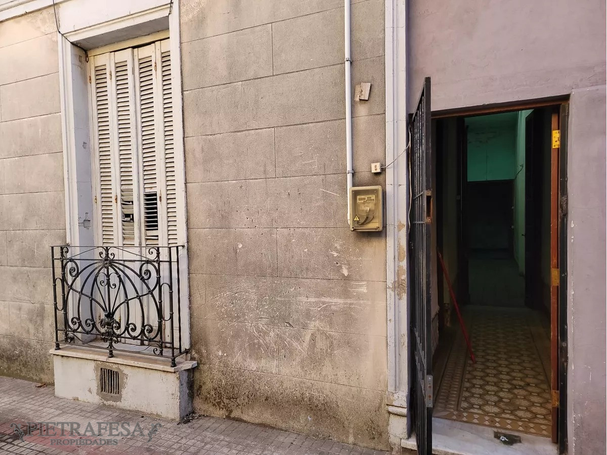 Apartamento ID.8011 - Apartamento a reciclar en venta, 3 dormitorios, 1 baño y azotea-Vilardebó-Reducto