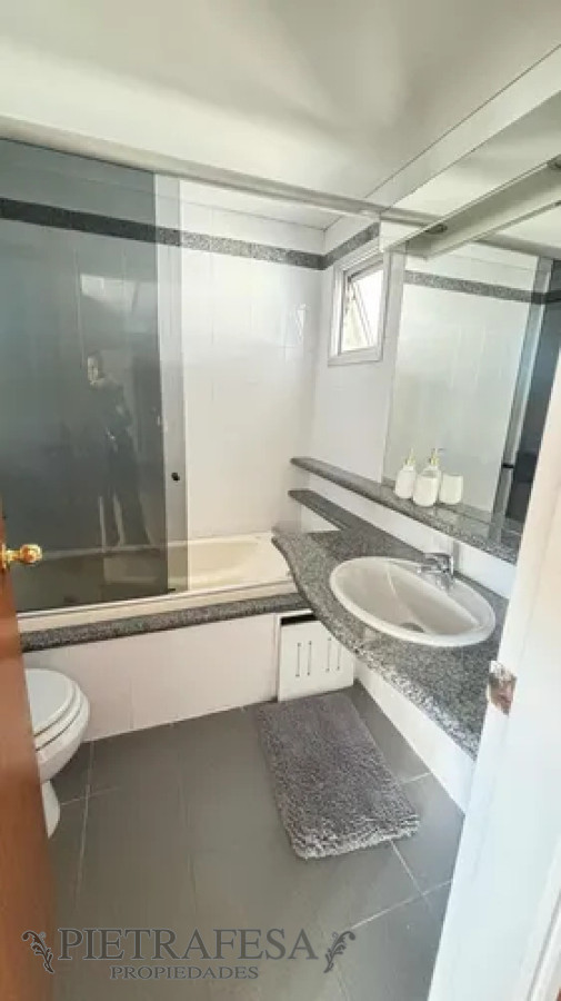 Apartamento ID.13820 - Hermoso apartamento amueblado en alquiler, 3 dormitorios, 2 baños, terraza, garaje. Pocitos.