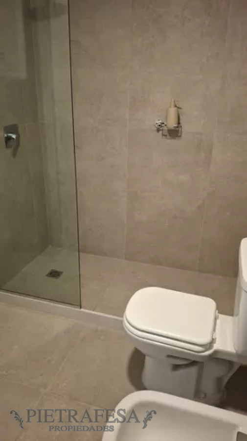 Apartamento ID.12908 - Apartamento en alquiler, 1dormitorio, 1baño, terraza, cochera. Parque Miramar.