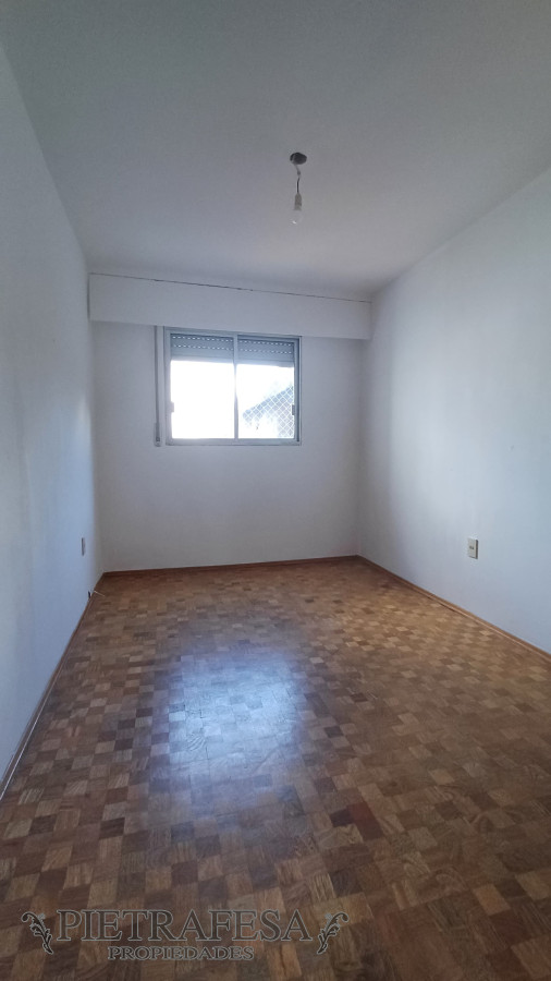 Apartamento ID.12318 - Apartamento en alquiler, 4dormitorios, 3baños, terraza, garaje. Pocitos.