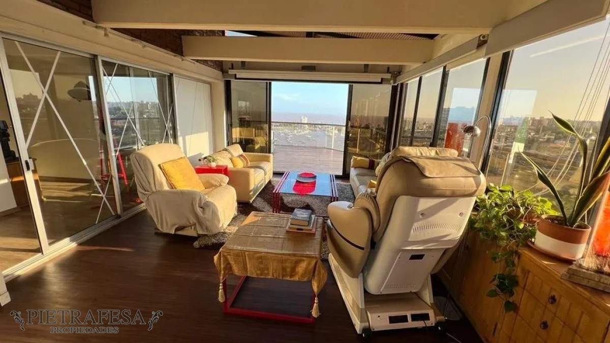 Apartamento ID.4915 - Penthouse en venta 3 dormitorios, 6 baños, terraza y garaje- Rbla. Armenia- Puerto Buceo