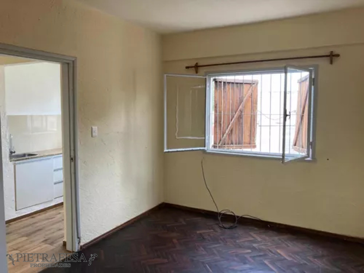Apartamento ID.8271 - Apartamento en alquiler, 1 dormitorio, 1 baño, patio, Av Carlos María Ramírez, Belvedere.