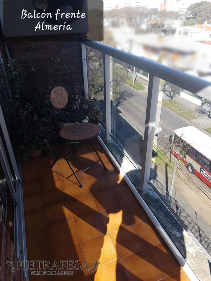 Apartamento ID.2430 - Apartamento en venta con renta 3 dormitorios 2 baños, terraza y garaje-18 de Diciembre-Mavin