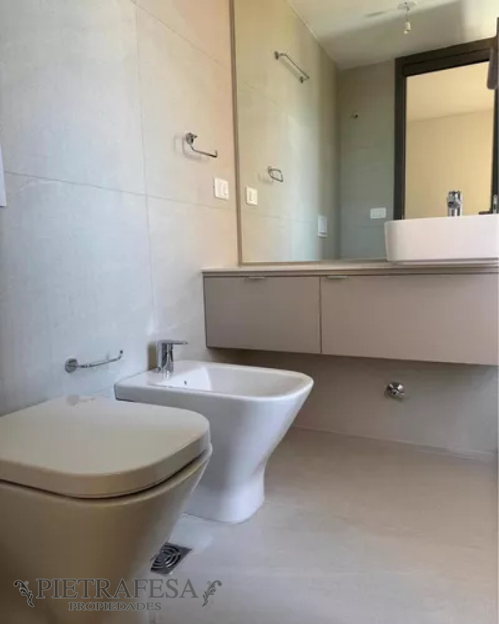 Apartamento ID.12642 - Apartamento en alquiler, 1dormitorio, 2baños, terraza, garaje. Punta Carretas.