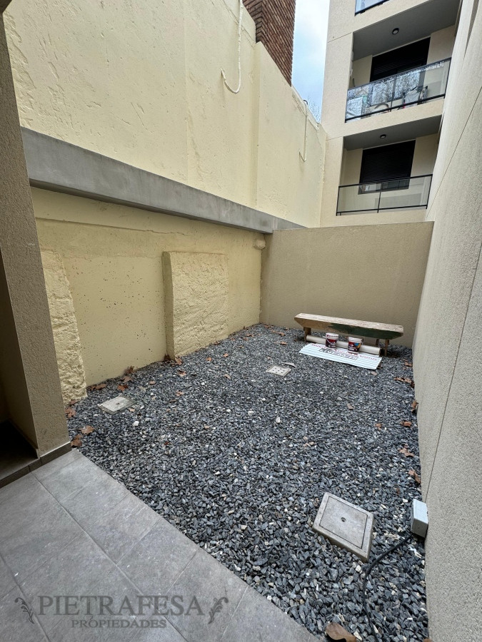 Apartamento ID.10511 - Apartamento en venta, 2 dorm, 1 baño, patio. Prado.