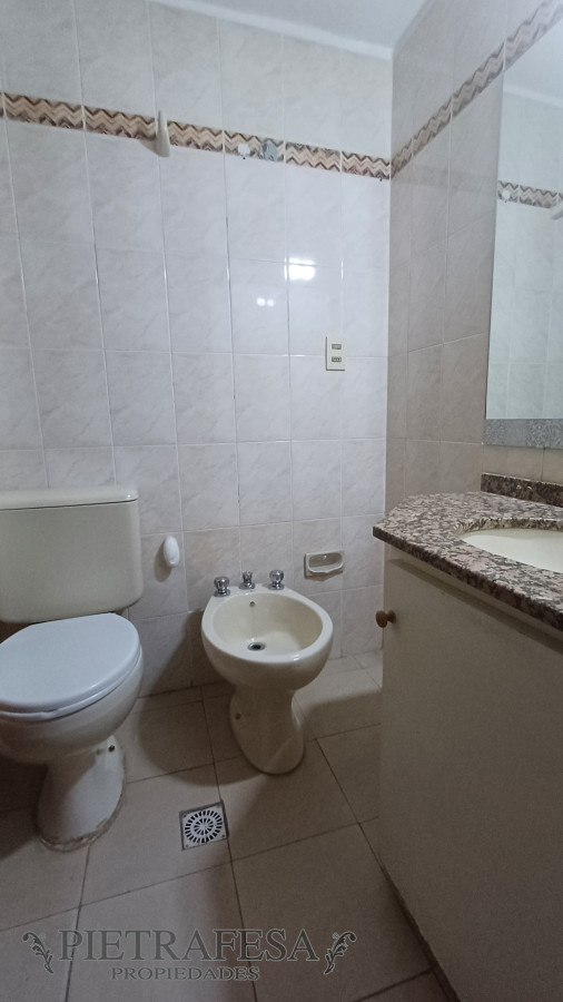 Apartamento ID.12318 - Apartamento en alquiler, 4dormitorios, 3baños, terraza, garaje. Pocitos.