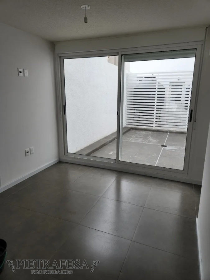 Apartamento ID.5441 - Monoambiente en venta con RENTA , terraza y patio- Av Rivera- Malvin
