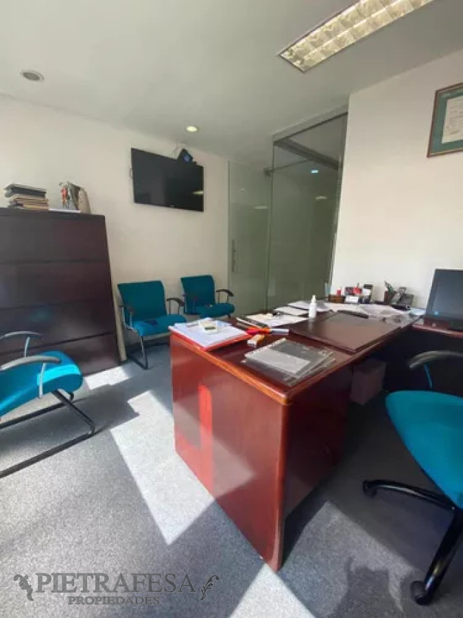 Apartamento ID.12767 - Apartamento en venta, 3doritorios, 1baño, amueblado como oficina. Cordón.