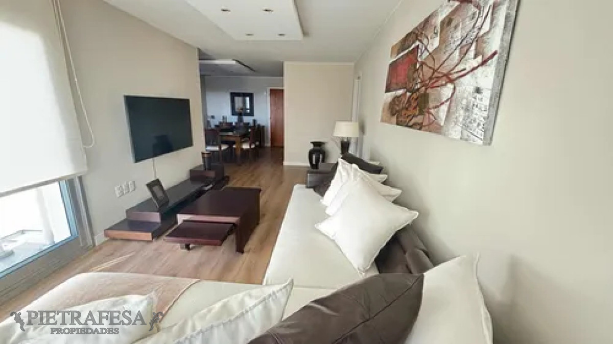 Apartamento ID.13820 - Hermoso apartamento amueblado en alquiler, 3 dormitorios, 2 baños, terraza, garaje. Pocitos.