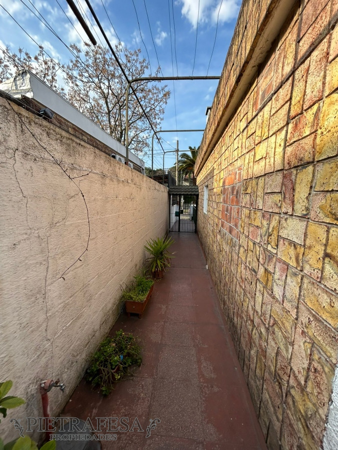 Apartamento ID.7417 - PH en venta 3 dormitorios, 1 baño, patio y fondo con parrillero-Pedro Giralt- La teja