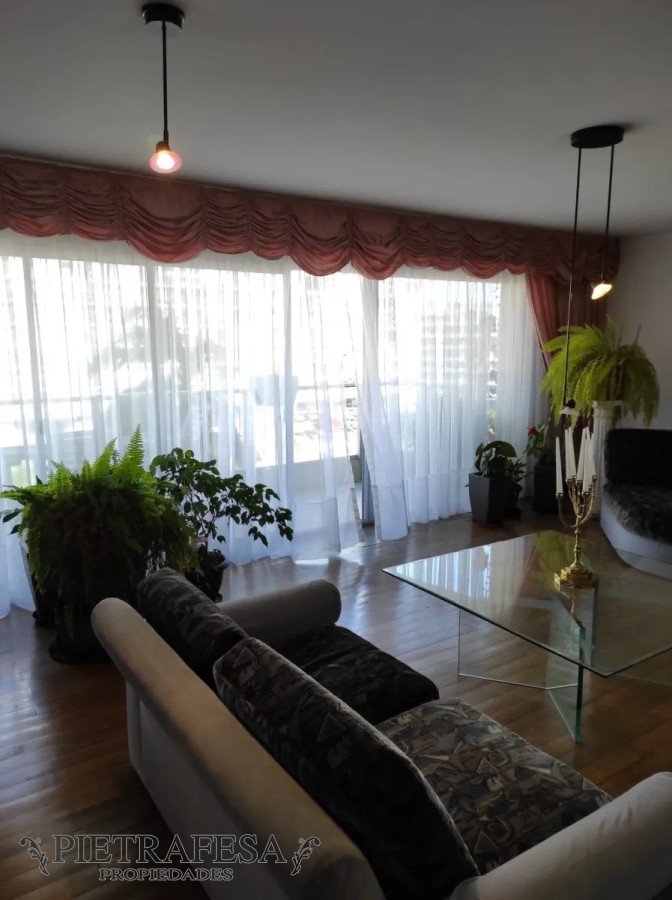 Apartamento ID.5609 - Apartamento amueblado 3 dormitorios, 4 baños, terraza y garaje- Echevarriarza- Pocitos