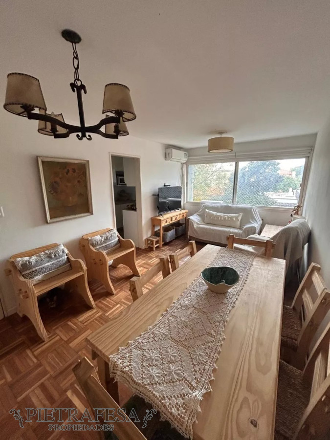 Apartamento ID.12341 - Apto en venta 2 dormitorios, 1 baño-Punta Carretas 