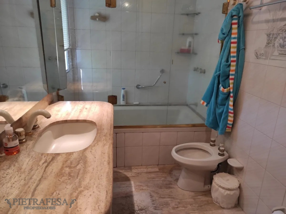 Apartamento ID.5609 - Apartamento amueblado 3 dormitorios, 4 baños, terraza y garaje- Echevarriarza- Pocitos