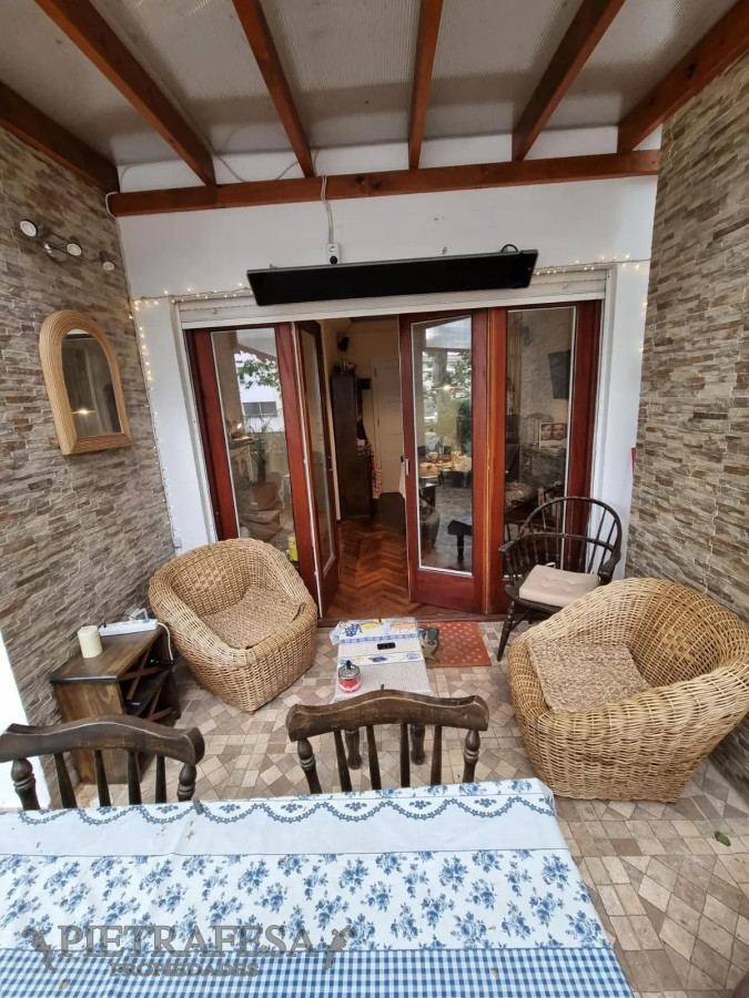 Apartamento ID.8124 - Apartamento en venta 2 dormitorios, 1 baño, terraza y patio-Av. Brasil-Pocitos