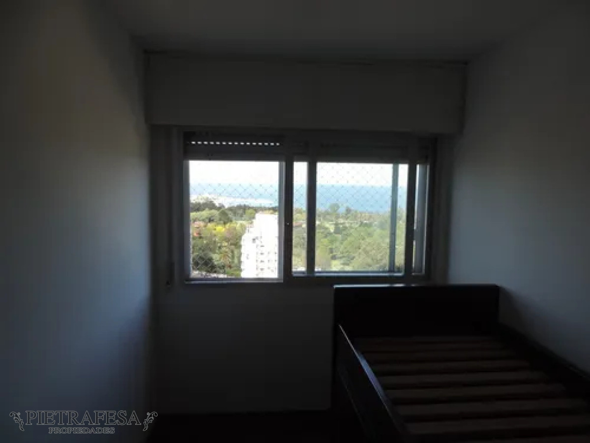 Apartamento ID.13724 - Apartamento en alquiler, 3dormitorios, 1baño, terraza lavadero. Punta Carretas.