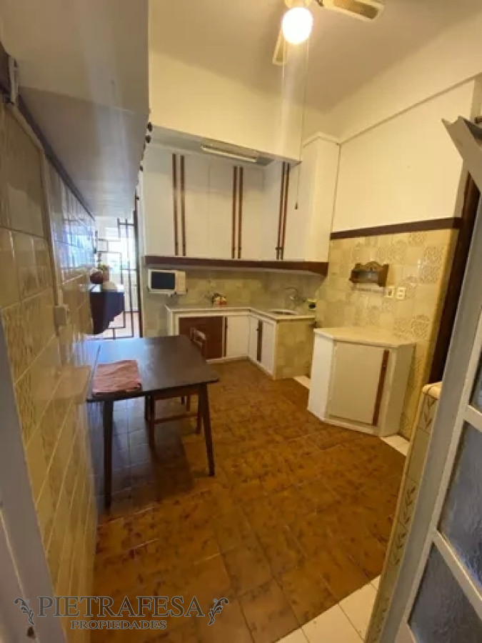 Apartamento ID.9297 - Apartamento en alquiler, 3dorm, 2 baños. Ciudad Vieja.