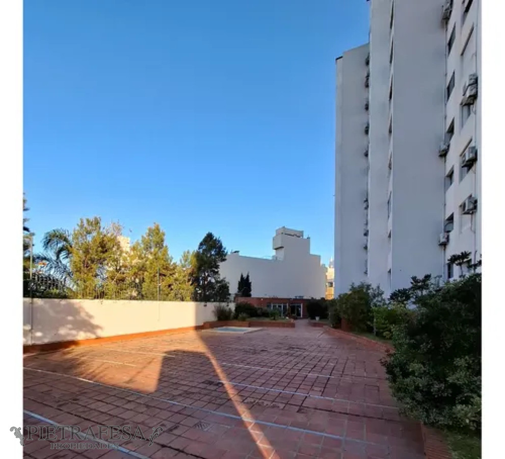 Apartamento ID.13822 - Apartamento en alquiler, 1 dormitorio, 1 baño, balcón, garaje. Punta Carretas