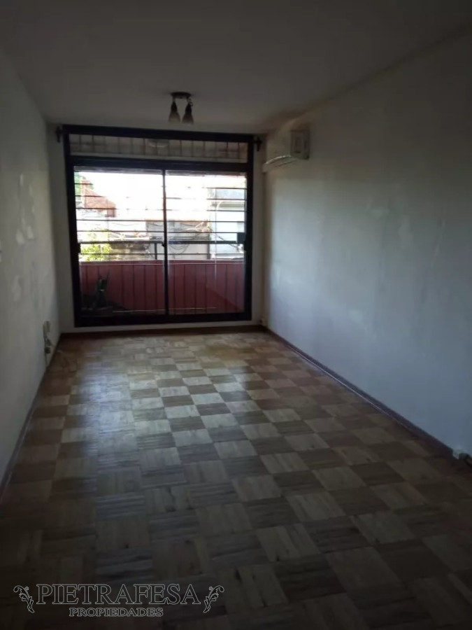 Apartamento ID.12240 - Apartamento en venta 2 dormitorios, 1 baño y balcón-Tres Cruces