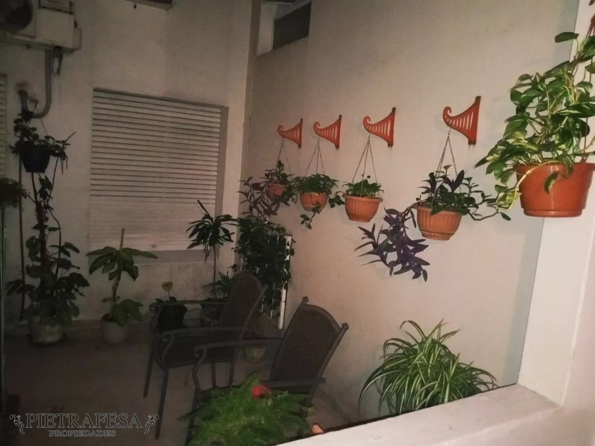 Apartamento ID.6468 - Apartamento en venta -CON RENTA 1 dormitorio , 1 baño y patio- Canelones- Ciudad Vieja. 