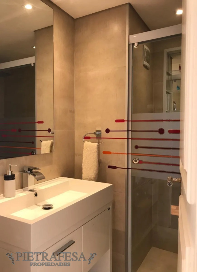 Apartamento ID.4915 - Penthouse en venta 3 dormitorios, 6 baños, terraza y garaje- Rbla. Armenia- Puerto Buceo